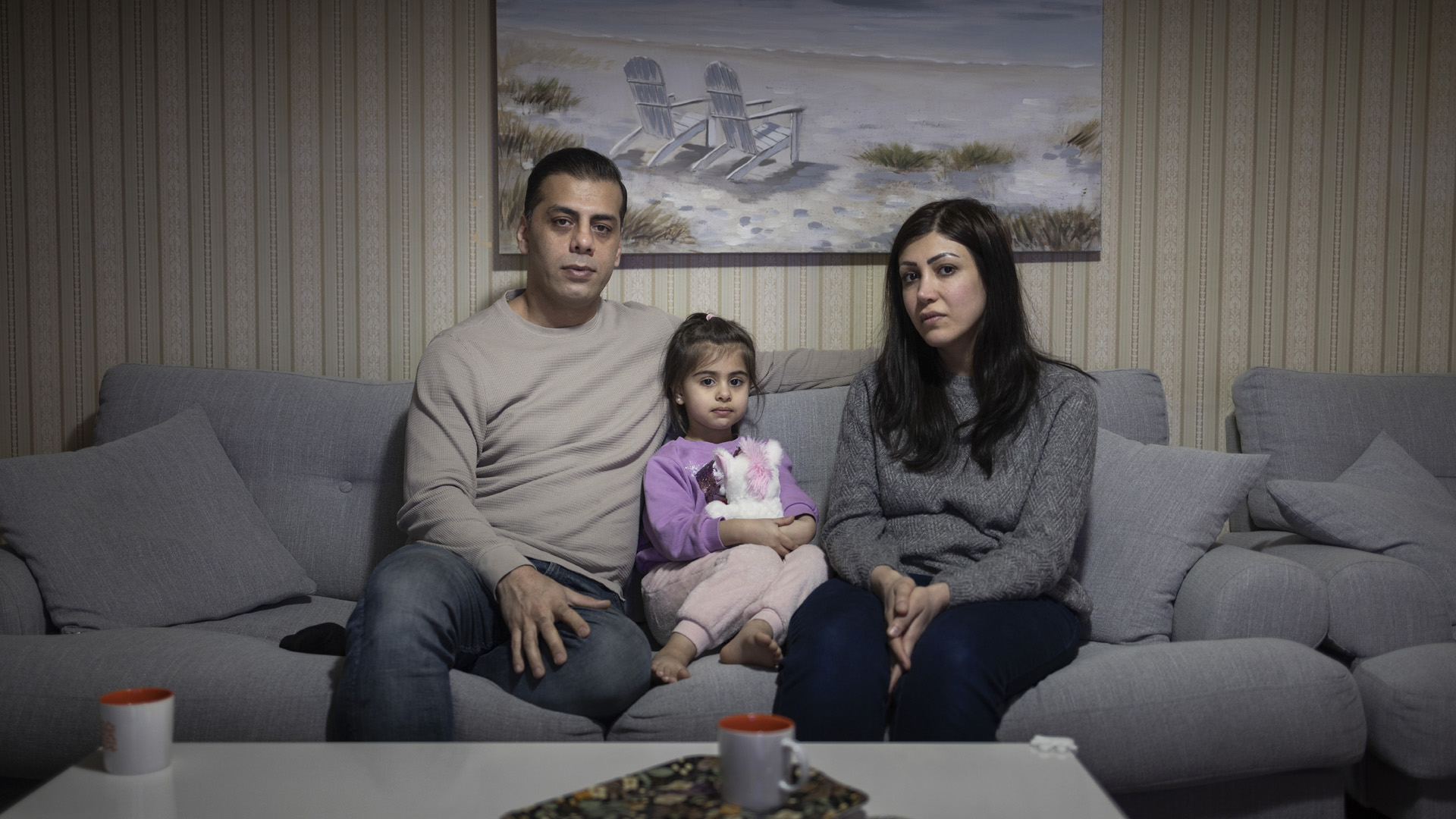 U barmogini siydik yoliga tiqdi. U barmogini siydik yoliga tiqdi.