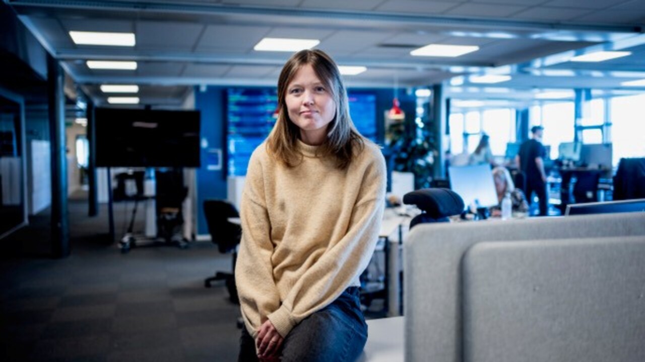 Sanna Arbman Hansing, reporter på Göteborgs-Posten, får Olle Bengtzon-priset 2025 för sitt arbete inom samhällsreportage och stadsbyggnadsjournalistik.