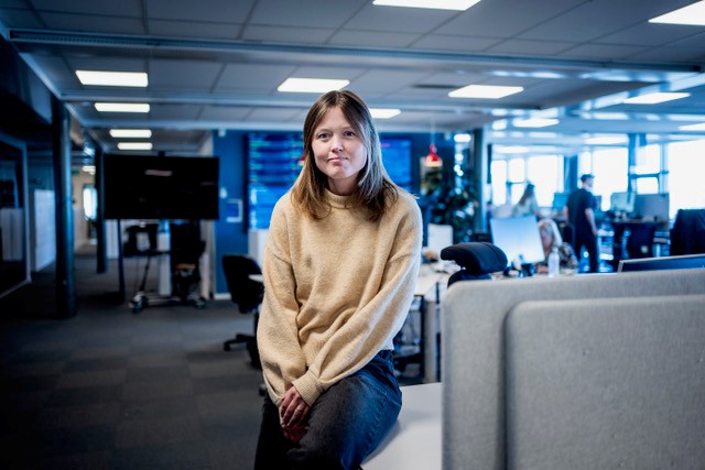 Sanna Arbman Hansing, reporter på Göteborgs-Posten, får Olle Bengtzon-priset 2025 för sitt arbete inom samhällsreportage och stadsbyggnadsjournalistik.