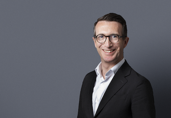 James Savage är publisher och vd för The Local, ett digitalt magasin som riktar sig till engelskspråkiga som flyttat utomlands och personer med engelska som andra språk.