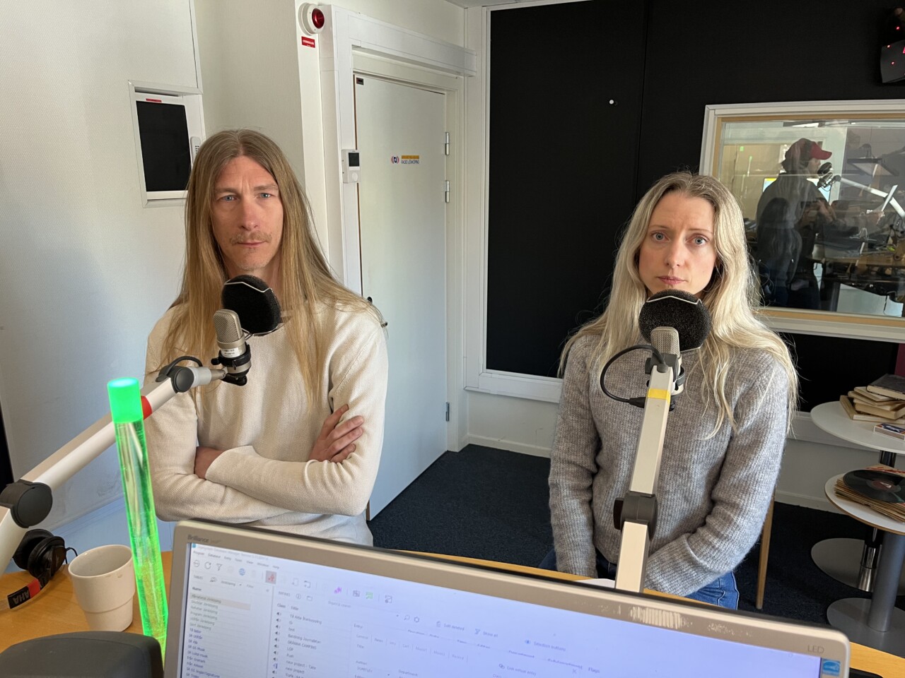 P4 Jönköpings reportrar Markus Engberg och Petra Levinson i studion.