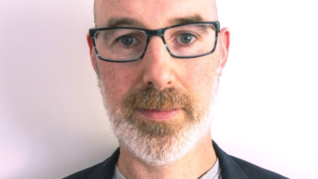 Paul O'Mahony, programledare för Sweden in Focus.