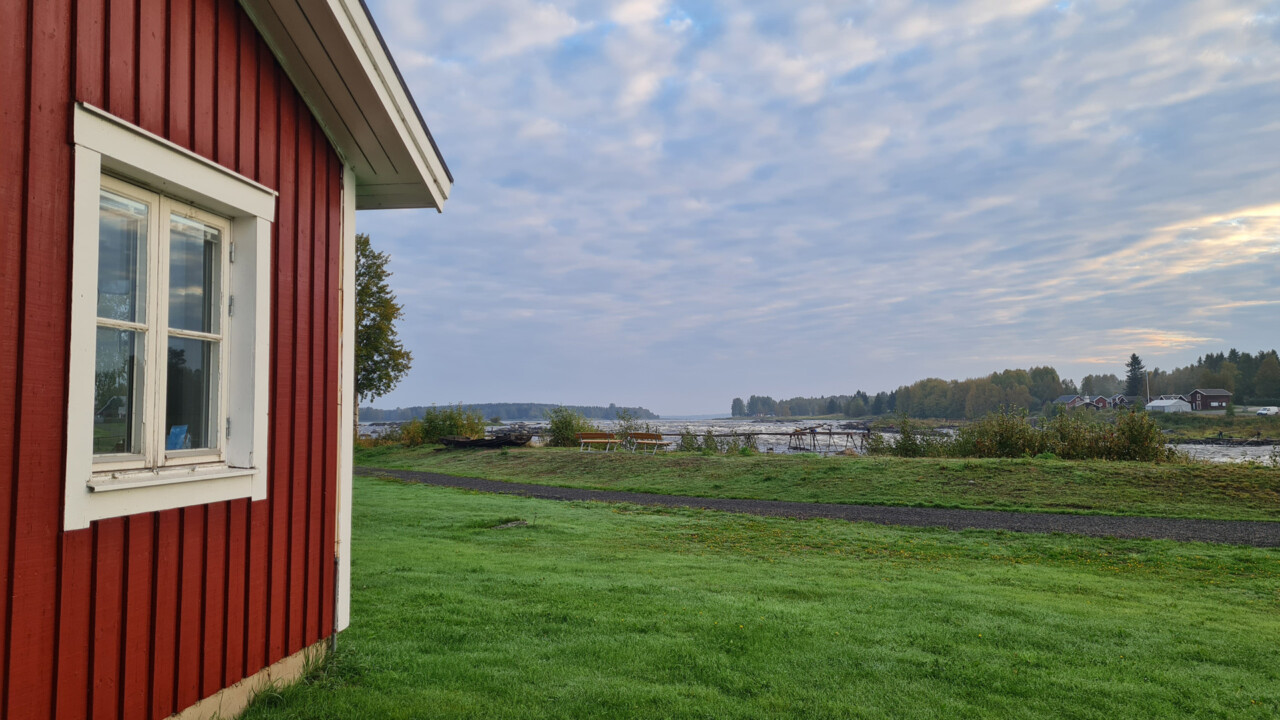 Kukkolaforsen, Tornedalen. Campingstuga. Stipendier Journalistförbundet.