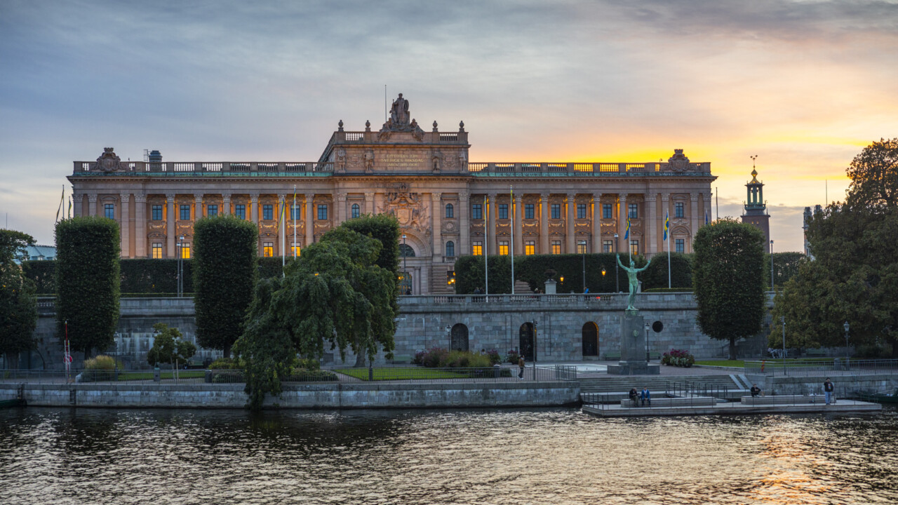 Riksdagshuset från Norrbro.