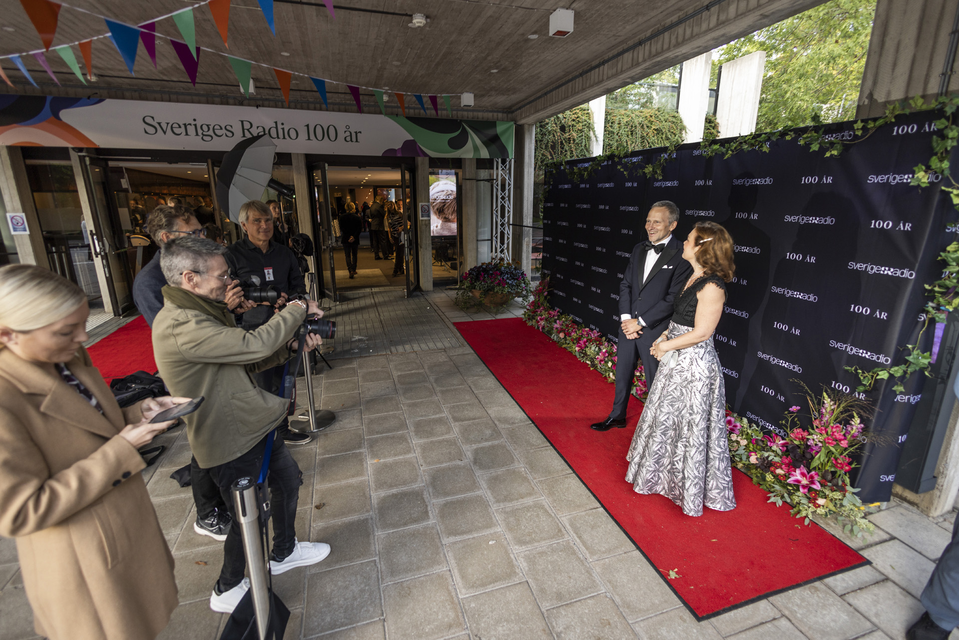 Anders Holmberg, programledare SVT:s 30 minuter, med sällskap.