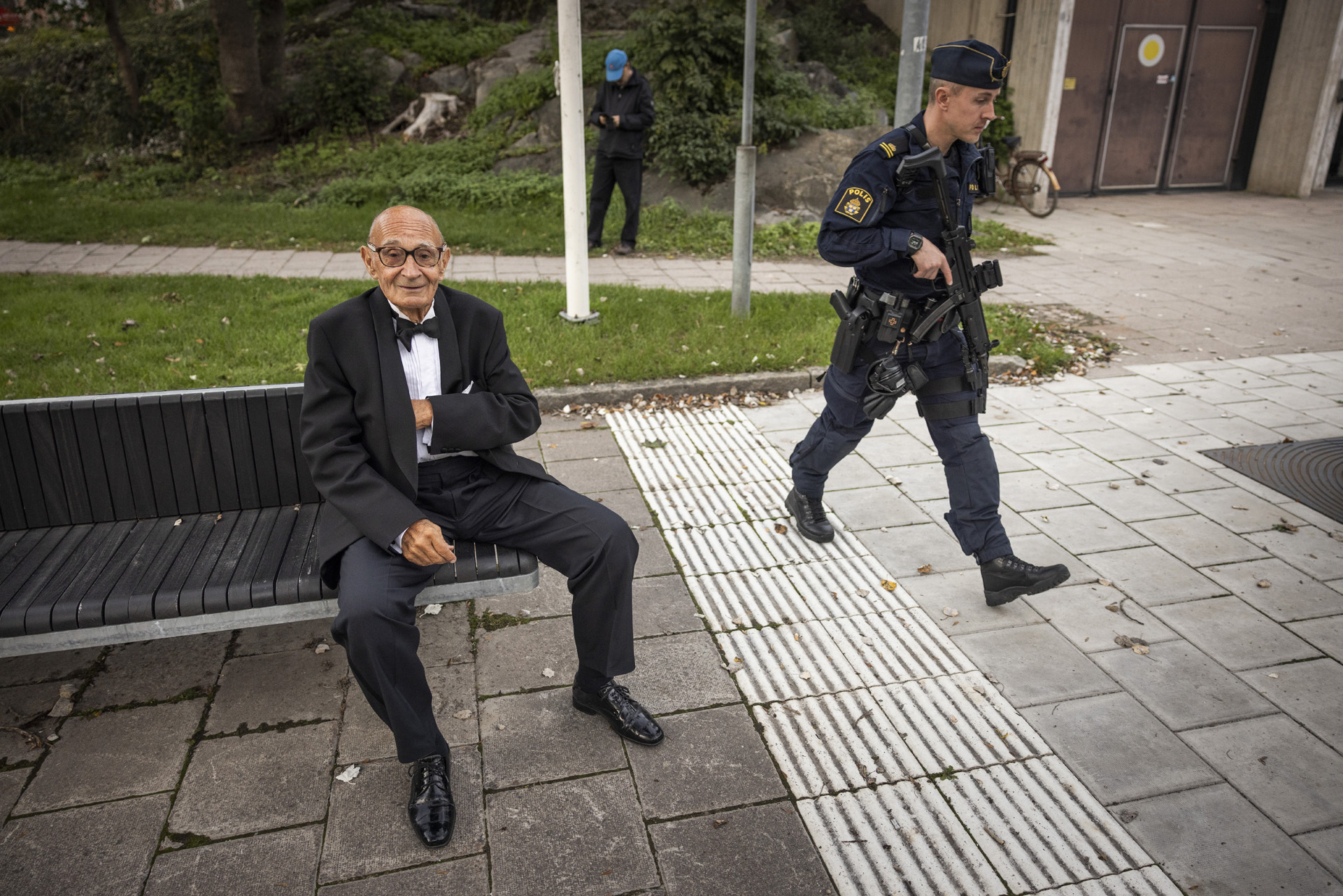 Tidigare partiledaren Ulf Adelsohn (M) tyckte det var för varmt och bullrigt inne i Berwaldhallen och gick ut.