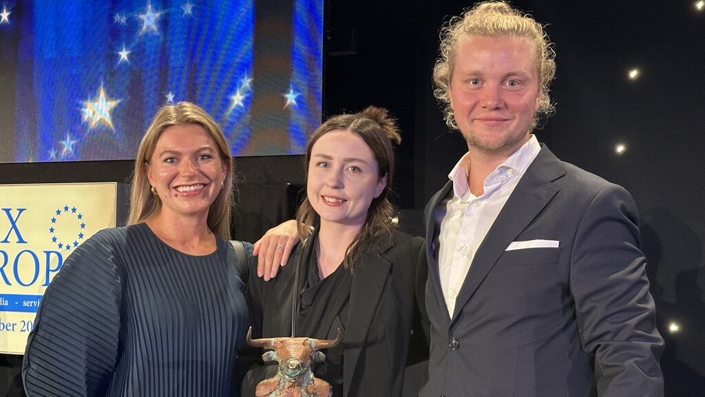 Isabelle Swahn, Matilda Skarehag och Simon Appelqvist tog emot priset.