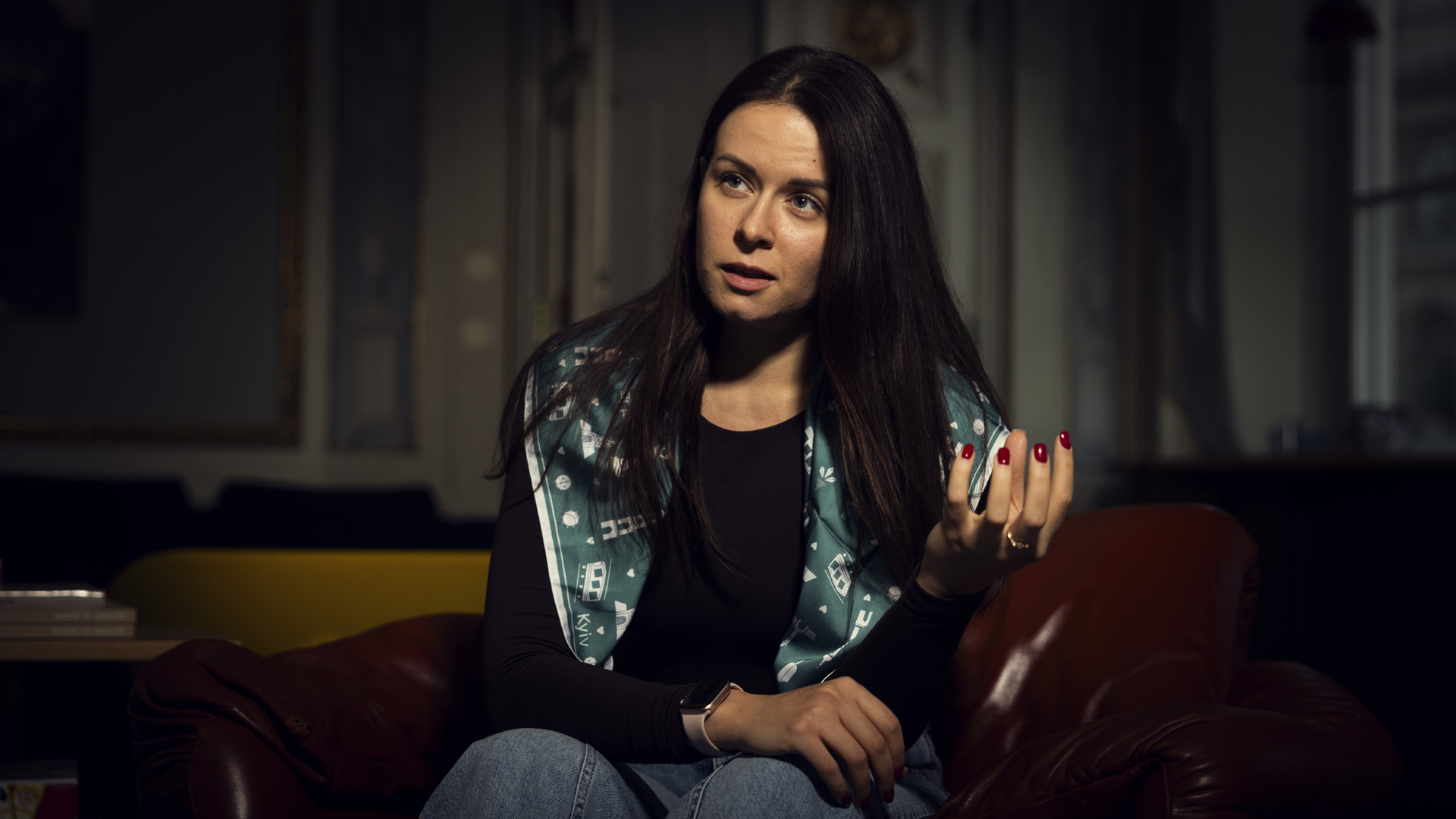 Internetda sovga sifatida kotibani sikdi