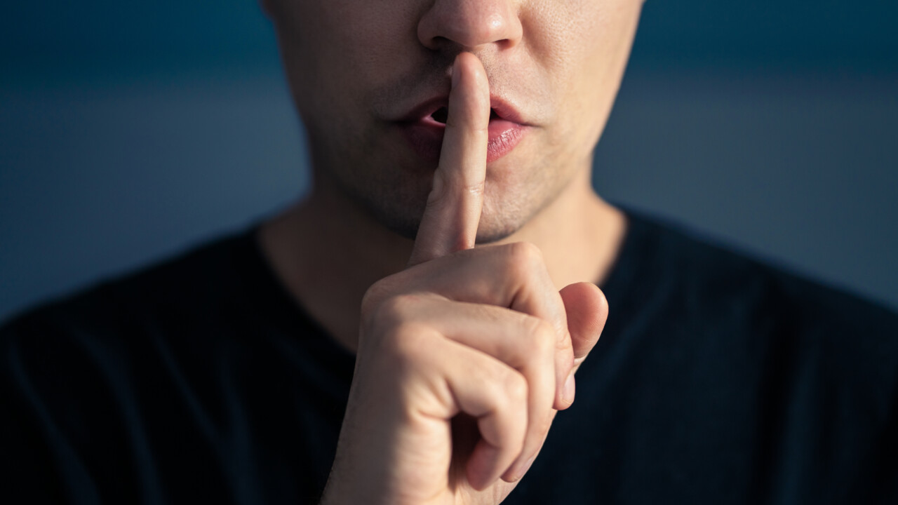 Du begår ett brott om du berättar för chefen vem som är din källa, om källan har begärt anonymitet.