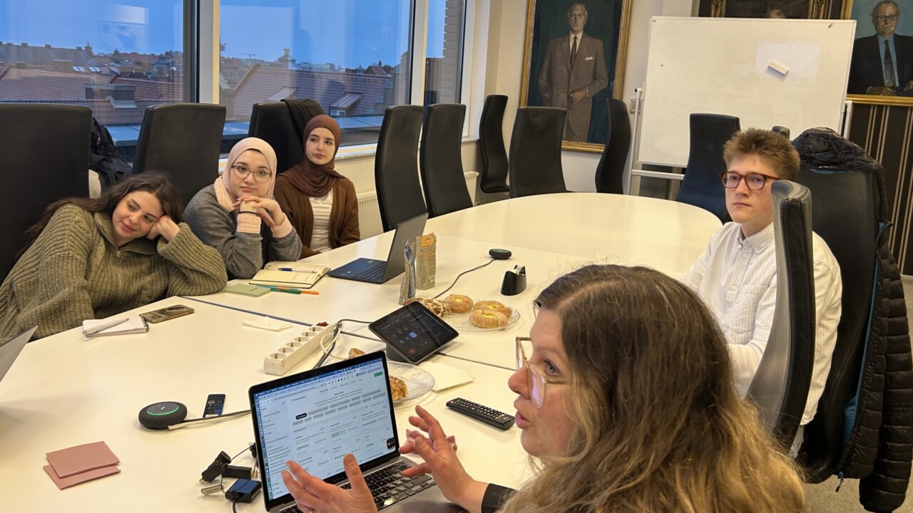 Sydsvenskans ungredaktion består av: Malak Amairi, Yahia Arafoui, Leen Altal, Joelle Mousli, Darryl Mensah, Elton Törmänen och Alice Wennerholm.