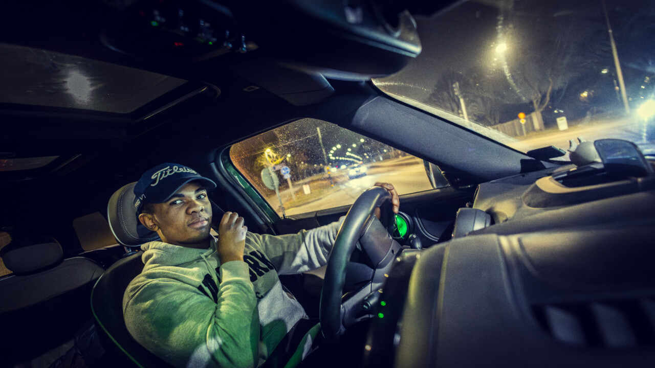 Johannes Engvall är trött på den förlegade bilden av en blåljusfotograf som sitter och rattar in polisradion för att ta reda på var det smäller